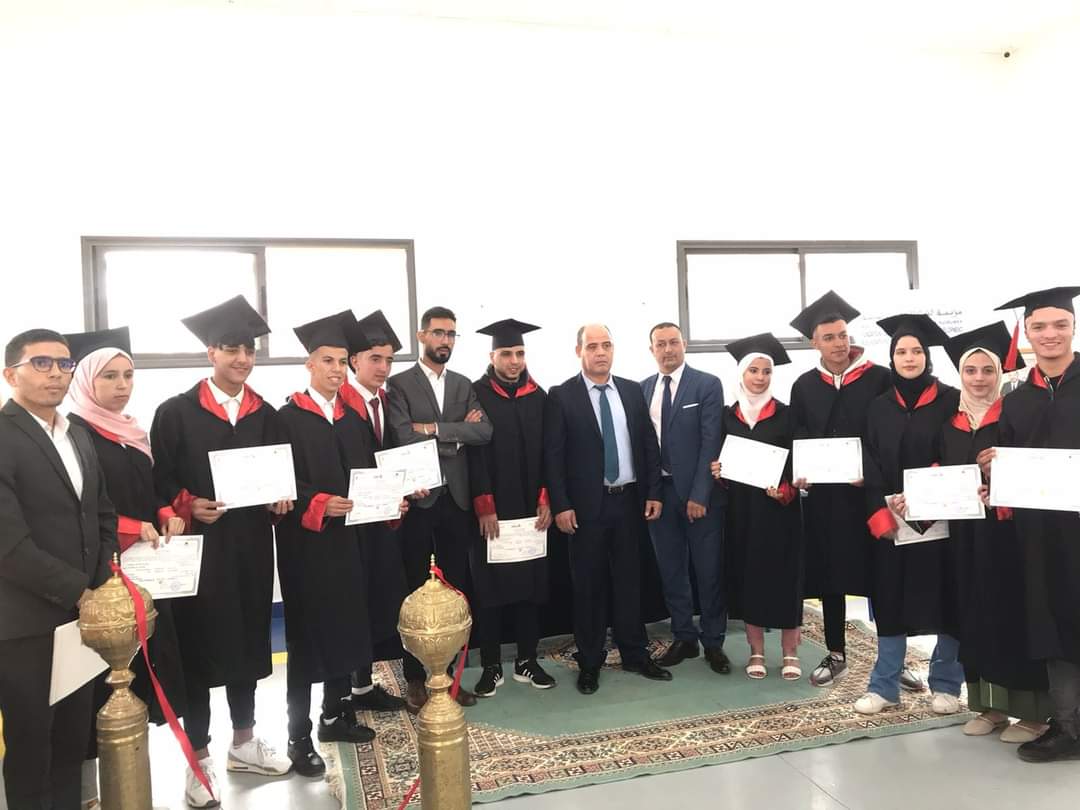 ناجح يعطي الانطلاقة الرسمية لبرنامج التربية غير النظامية بعدة مراكز بشيشاوة وامنتانوت ويسلم شواهد تخرج الفوج الأول