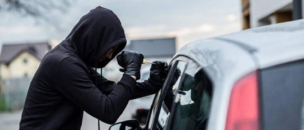 توقيف شخصين للاشتباه في ارتباطهما بشبكة إجرامية تنشط في سرقة السيارات بالناظور