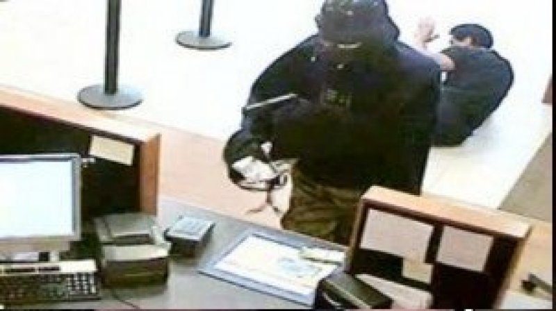 ملثم يحاول السطو على وكالة لتحويل الأموال بمسدس بلاستيكي بطنجة