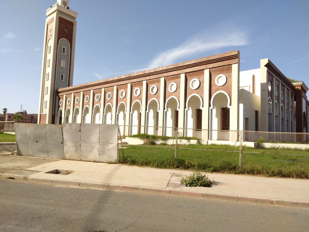 مواطنون يطالبون باستكمال مشروع المركب الاداري والثقافي لوزارة الاوقاف بقلعة السراغنة