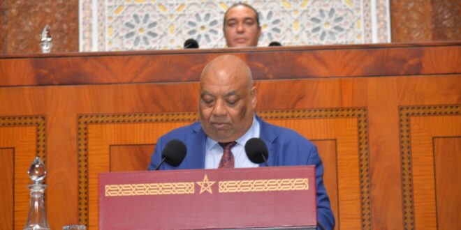 النائب البرلماني عبد اللطيف الزعيم يسلط الضوء على تعثر إنجاز ملاعب القرب بإقليم الرحامنة