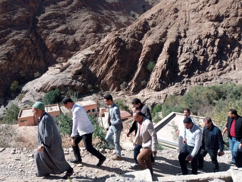 الكراب عامل شيشاوة يتفقد مشاريع مفتوحة بأداسيل وامين الدونيت ويعطي تعليماته بإحداث روض للأطفال بتزكي