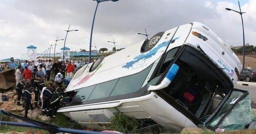 مصرع 11 شخصا وإصابة 43 آخرين إثر انقلاب حافلة للمسافرين بتازة