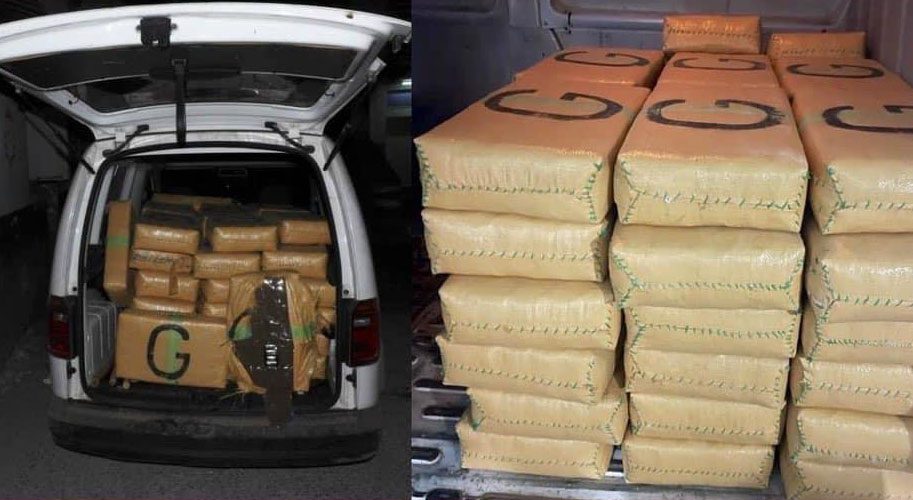 حجز 1000 كلغ من الحشيش وتوقيف شخصين بأكادير
