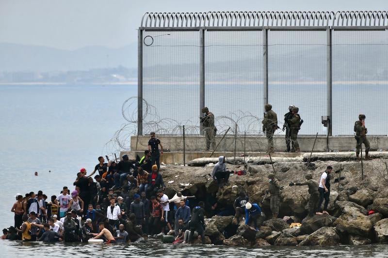 مليلية تسجل ارتفاع الهجرة بحرا مقابل تراجع التسلل عبر السياج الحدودي