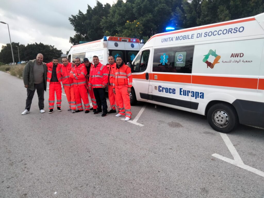 بميناء طنجة ومن اهداء جالية أبناء اقليم قلعة السراغنة بايطاليا.. وصول أربع سيارات اسعاف لفائدة جمعيات محلية