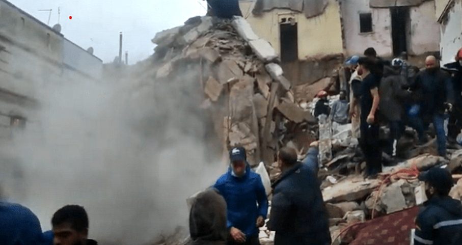 مصرع 3 أشخاص إثر انهيار جزئي للواجهة الجانبية لمنزل بالدار البيضاء