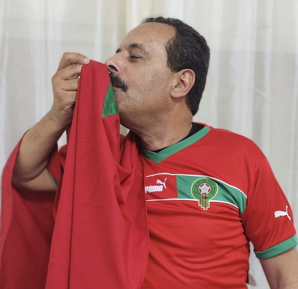 في مشهد تقشعر له الأبدان.. الجامعي بنطلحة وطلبته بمراكش يختتمون محاضرات علم السياسة بترديد النشيد الوطني وسط اشادة وتفاعل من شخصيات أكاديمية ووطنية +فيديو
