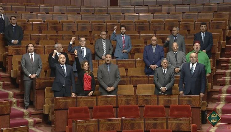 نشيد وطني وأقمصة الأسود في افتتاح جلسة عمومية بالبرلمان