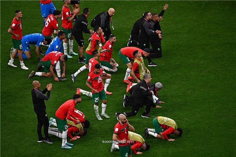 سجدة شكر للاعبي المنتخب المغربي بعد الخسارة المريرة