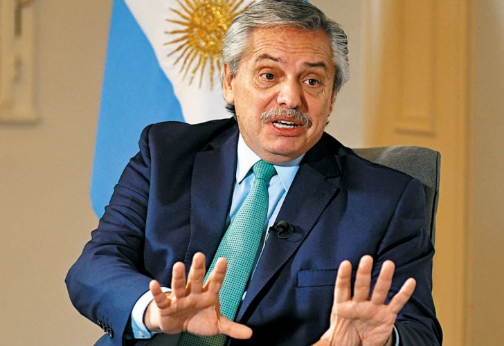 لم يحضر للنهائي.. الرئيس الأرجنتيني يخشى أن يكون فألا سيئا على نجم منتخبه ميسي