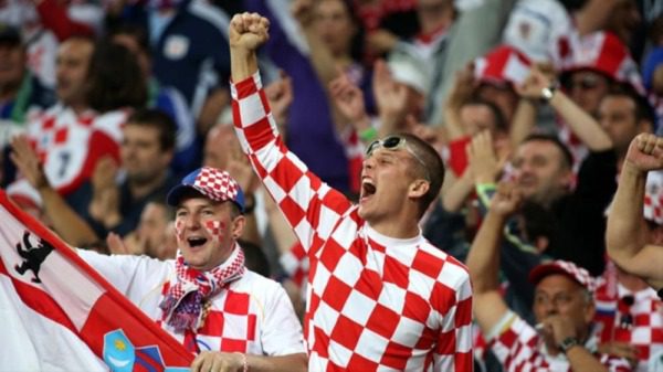 الفيفا تغرم كرواتيا بعد هتافات كراهية من جماهيرها