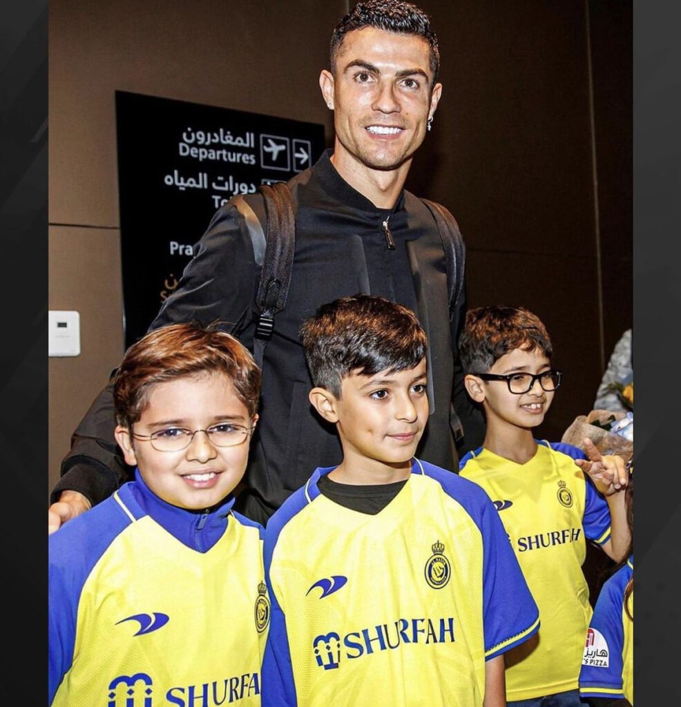 وصول النجم البرتغالي رونالدو الى الرياض قبل تقديمه رسميا الثلاثاء