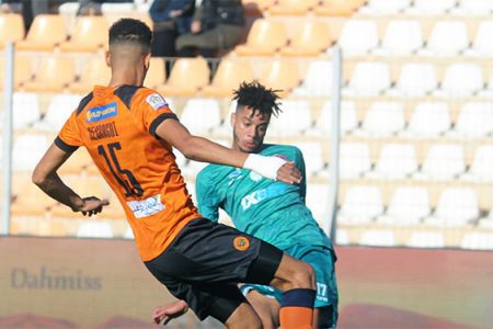 الرجاء يفوز خارج ميدانه على نهضة بركان (2-0)