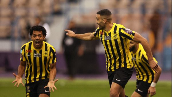 ثنائية حمد الله تتوج فريقه الاتحاد بكأس السوبر السعودي