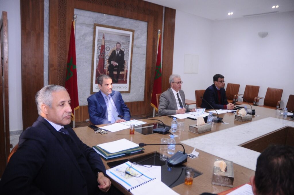 والي جهة مراكش آسفي يترأس اجتماعا خاصا بمشروع الطريق السيار مراكش – بني ملال