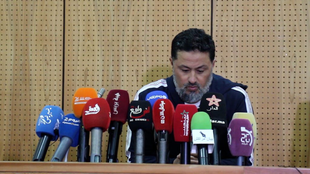 بالفيديو .. هذا ما قاله رضوان الحيمر مدرب الكوكب المراكشي عقب فوزه على النادي القنيطري