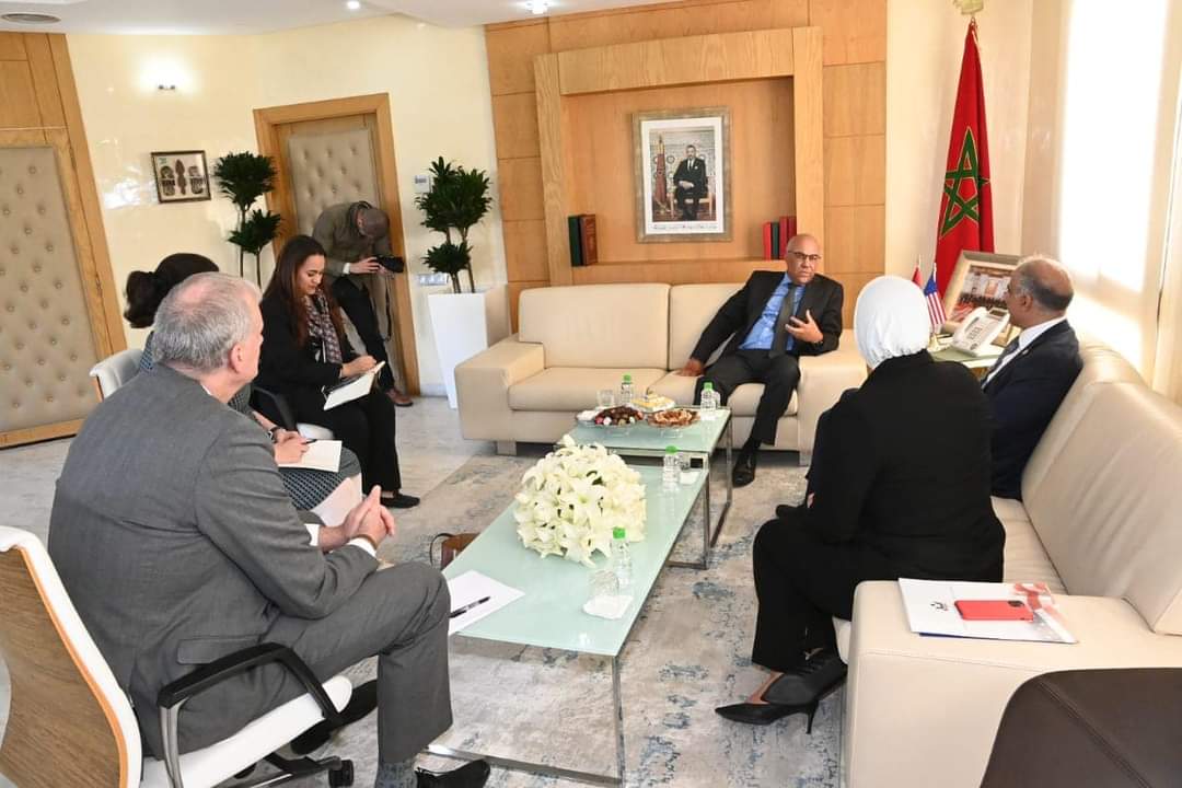 الوزير عبد اللطيف ميراوي يعقد لقاء مع السفير الأمريكي المفوض فوق العادة المعتمد لدى المملكة المغربية