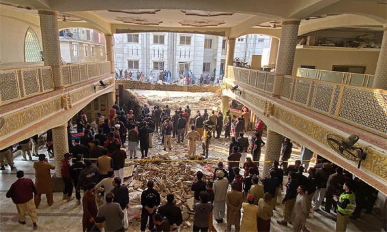 17 قتيلا على الأقل وأكثر من 80 جريحا في الانفجار داخل مسجد في باكستان