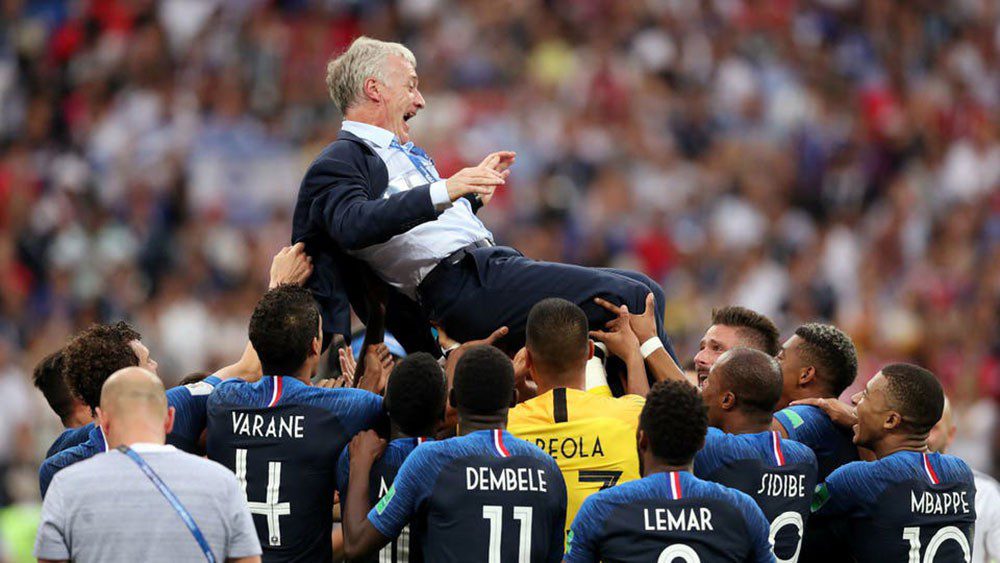 الاتحاد الفرنسي يمدد عقد ديشان حتى 2026