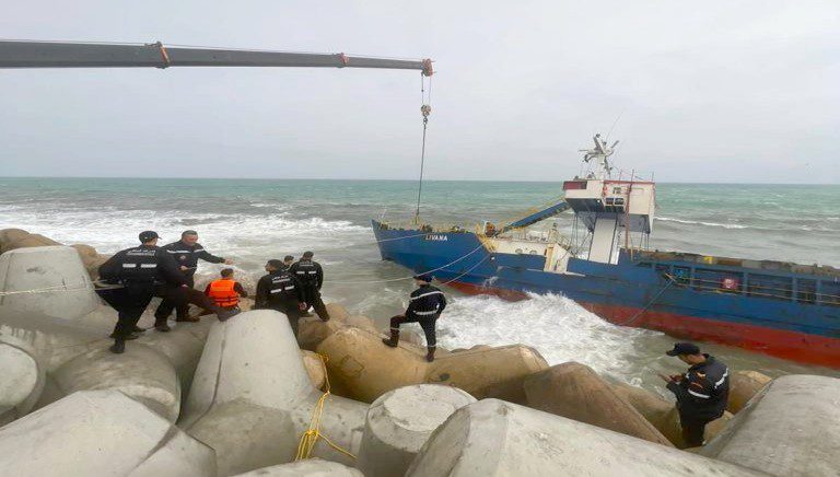 قادمة من الأوروغواي إلى لبنان .. جنوح سفينة بعرض سواحل المغرب