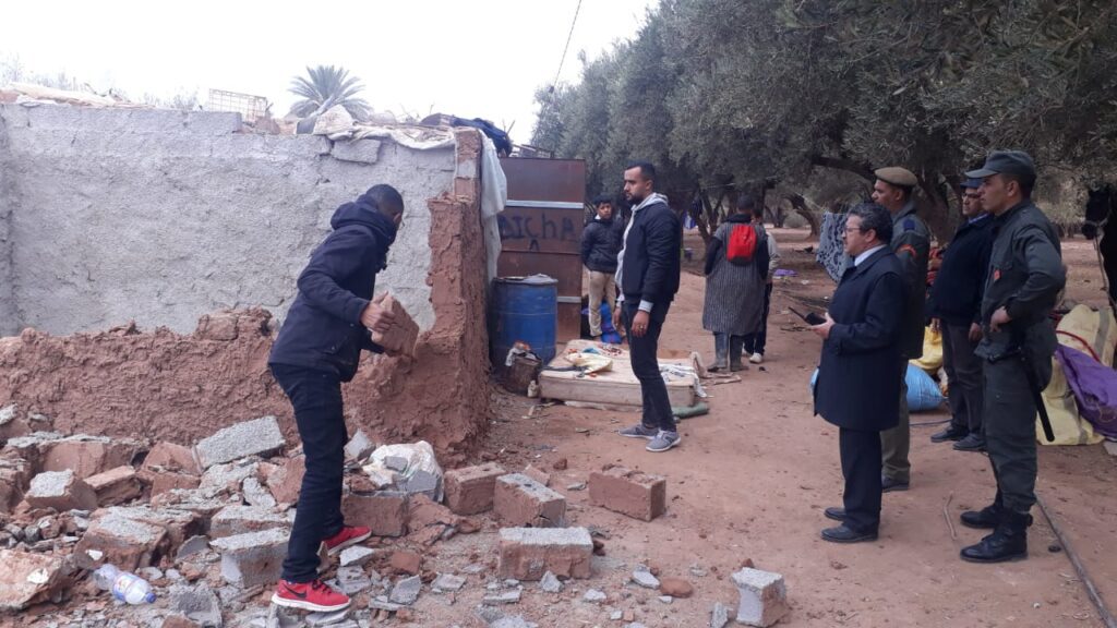 السلطات المحلية تشن حملة ضد البناء العشوائي بمقاطعة المنارة