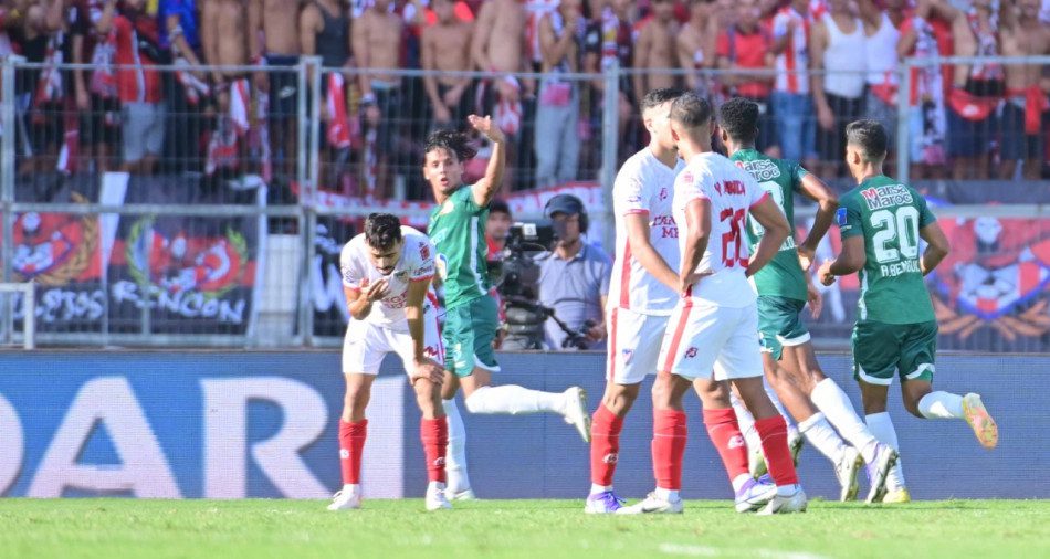 فوز المغرب التطواني على الرجاء الرياضي