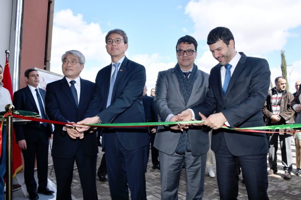 سفير كوريا بالرباط وعامل اقليم الرحامنة يدشنان منصة مركز البنايات الخضراء والذكية ببن جرير +صور