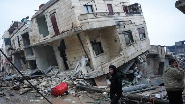 زلزال تركيا.. عدد القتلى يرتفع إلى أكثر من 8500 والجرحى إلى 49 ألفا