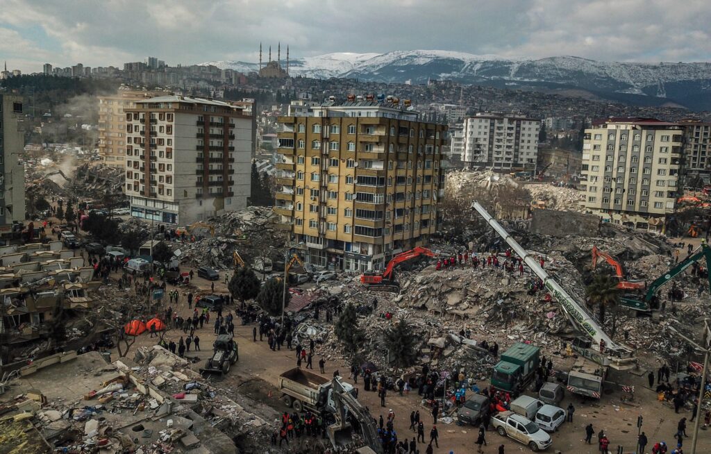 ارتفاع حصيلة ضحايا زلزال تركيا وسوريا إلى أزيد من 34 ألف وفاة