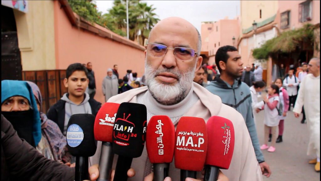 بالفيديو .. البرلماني عبد العزيز الدريوش يحضر مراسيم تشييع جثمان والدة الوزيرة فاطمة الزهراء المنصوري