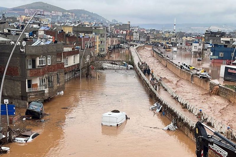 مقتل 14 شخصا على الأقل نتيجة الفيضانات بجنوب تركيا
