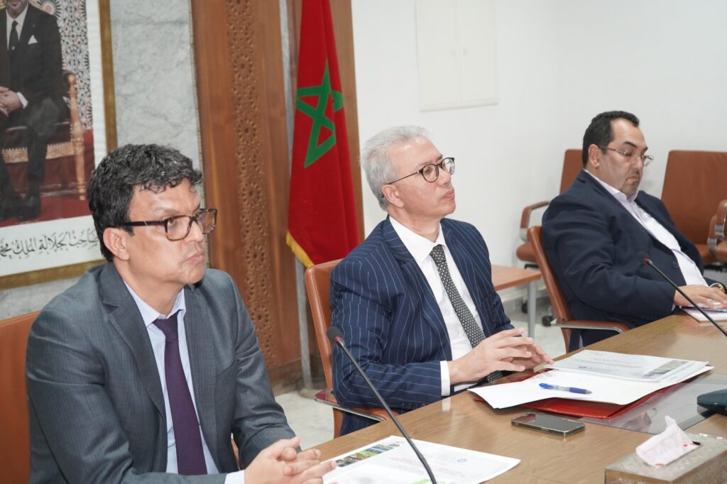 بالصور : والي جهة مراكش آسفي يترأس اجتماعا خاصا بتتبع دراسات المشاريع المهيكلة للقطب الفلاحي بسيدي بوعثمان