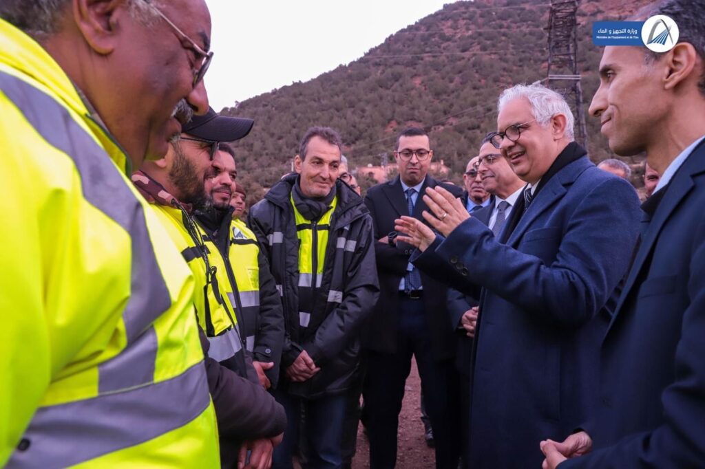 الوزير نزار بركة يقوم بزيارة ميدانية للفرق العاملة بازاحة الثلوج باقليم الحوز