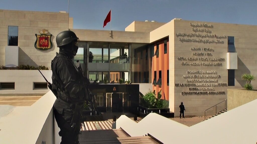 الكشف عن تفاصيل جريمة اغتيال وحرق شرطي البيضاء