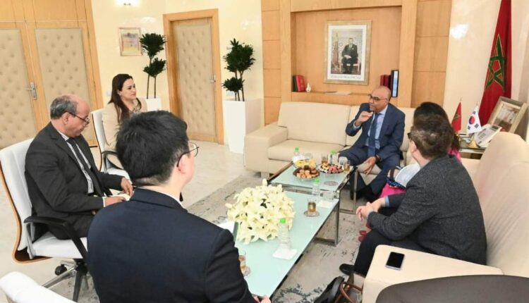تعزيزاً للتعاون الثنائي.. وزير التعليم العالي والبحث العلمي والابتكار يستقبل وفدا كورياً