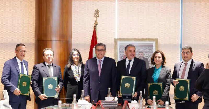 رئيس الحكومة يشرف على توقيع اتفاقية لتنزيل خارطة الطريق الاستراتيجية لقطاع السياحة 2023-2026 بـ 6.1 مليار درهم