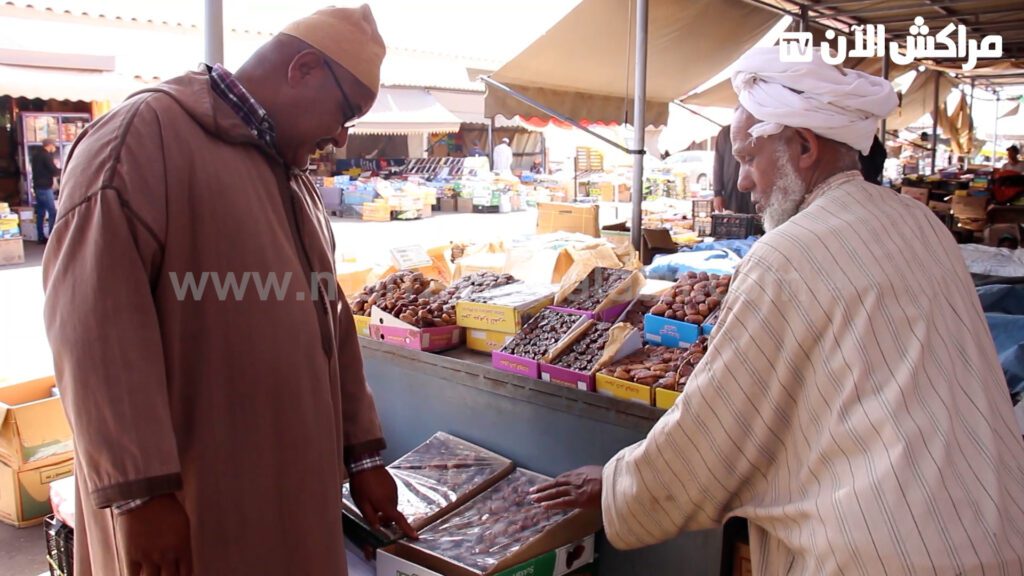 إقبال على سوق التمور بالجملة لاقتناء مادة أساسية على مائدة الإفطار الرمضانية