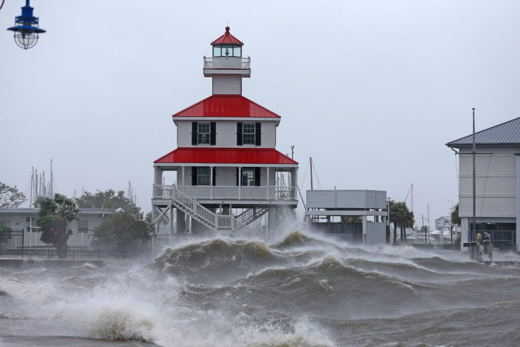 بسبب العاصفة الكارثية.. الرئيس الأمريكي جو بايدن يعلن حالة الطوارئ في ولاية ميسيسيبي