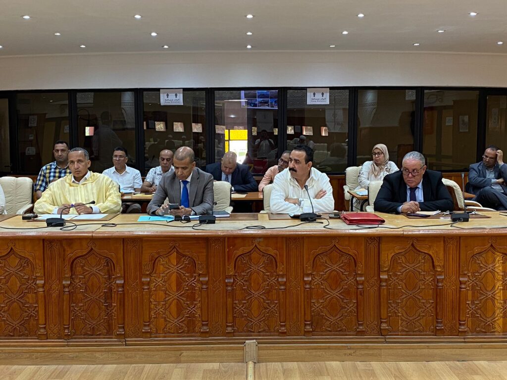 مجلس مقاطعة المنارة يعقد دورة استثنائية لمناقشة وضعية قطاعي النظافة والانارة العمومية