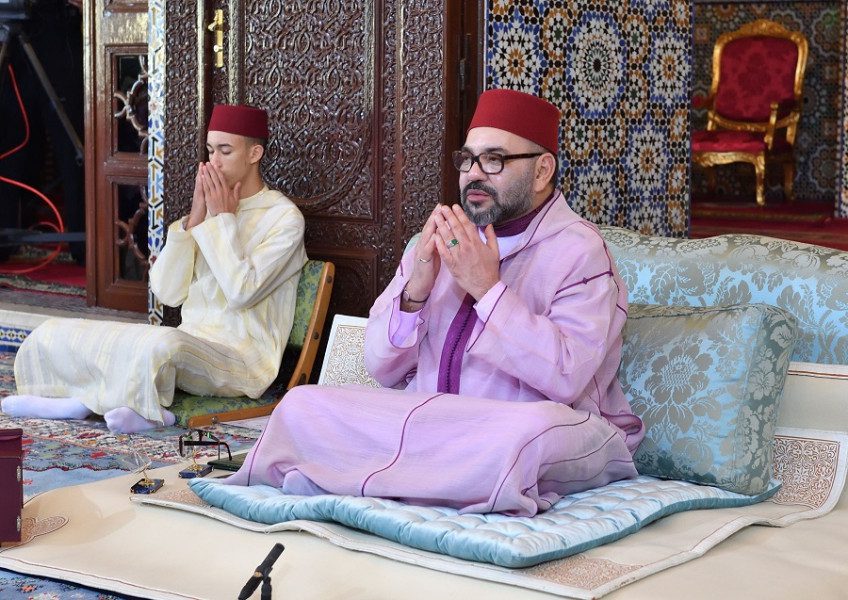 الملك محمد السادس يحيي ليلة القدر بمسجد الحسن الثاني
