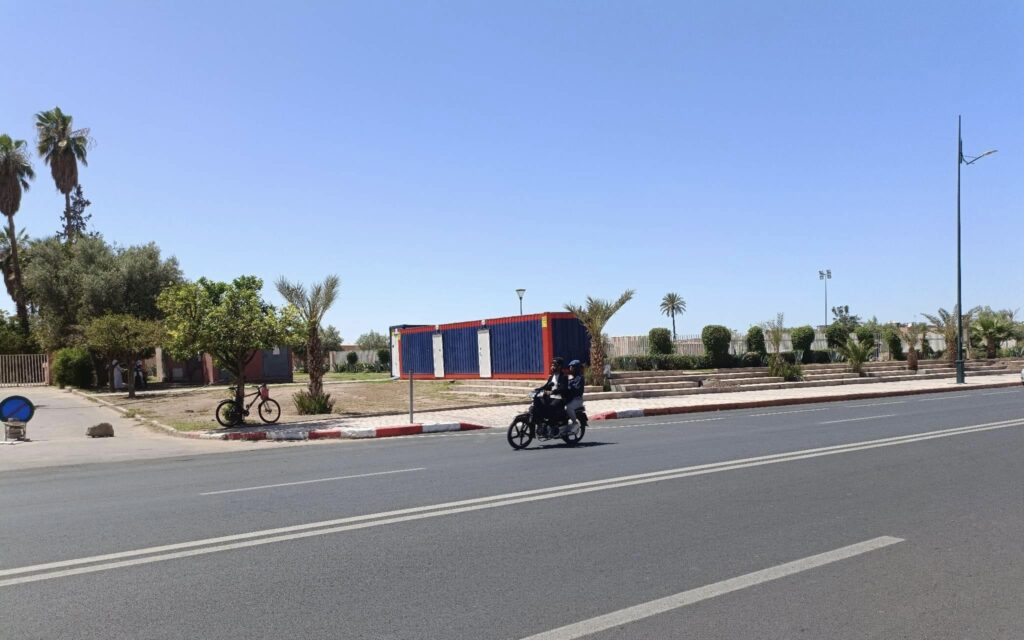 بالصور .. حدائق مقاطعة سيدي يوسف تستفيد من تركيب المراحيض العمومية