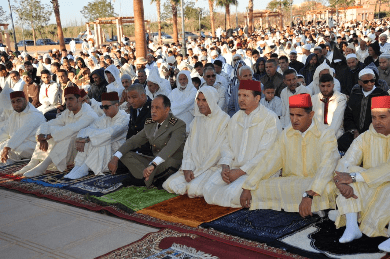 عامل شيشاوة يؤدي صلاة عيد الفطر بمصلى “المركز” والأزهري يشدد على مركزية مواصلة الإحسان للفقراء بعد رمضان