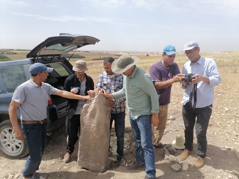 معهد الآثار يعلن عن العثور على حجرة تحمل حروف ’’تيفيناغ’’ بسطات