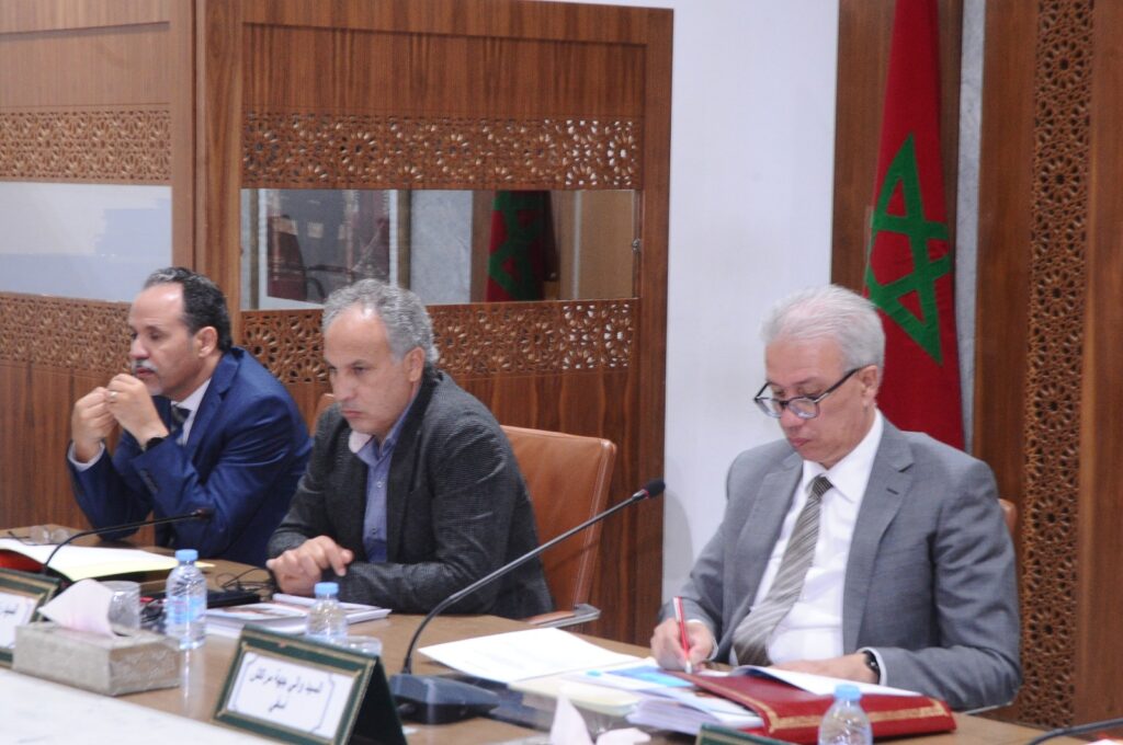 والي جهة مراكش آسفي يترأس اجتماعا خاصا بتتبع مشاريع البرنامج الوطني للتزويد بالماء الشروب و مياه السقي 2020-2027