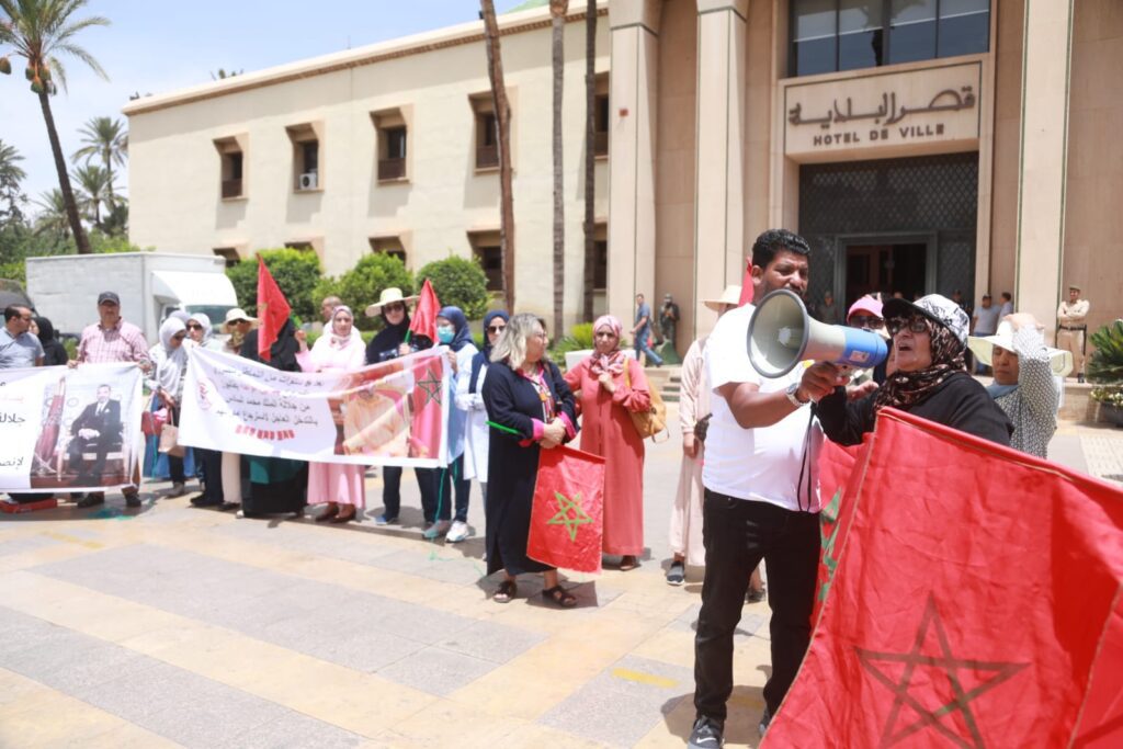 بالفيديو .. ضحايا مشروع “بساتين الواحة” ينظمون وقفة احتجاجية امام قصر البلدية بمراكش