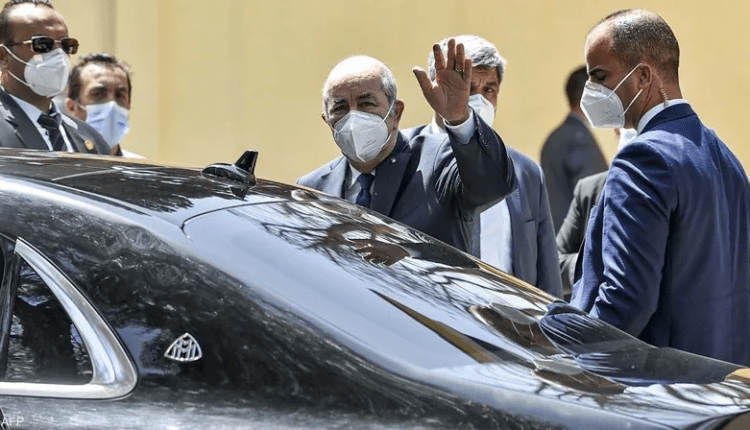 جزائريون بالبرتغال يرشقون سيارة تبون بالبيض