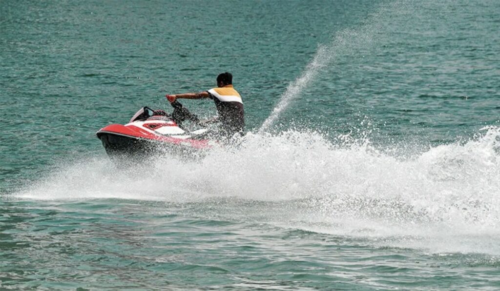 توقيف 3 شبان بالناظور حاولوا الهجرة على متن “جيت سكي”