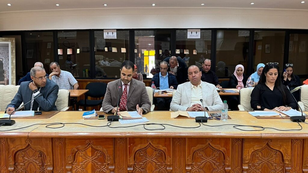 فائض حساب النفقات وشواهد الربط بالماء والكهرباء ابرز محاور الدورة العادية لمجلس مقاطعة جليز +صور