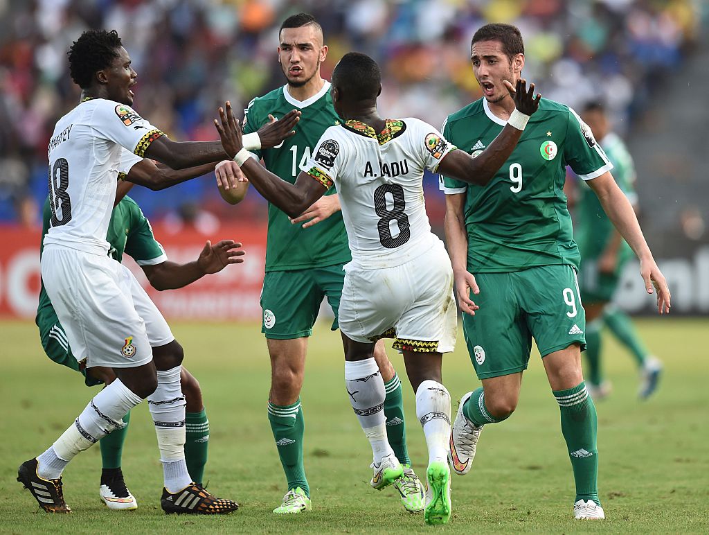 نجم منتخب الجزائر في السجن بسبب محاولة قتل